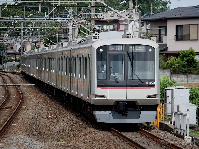 車両は東急5050系4000番台が使われる。