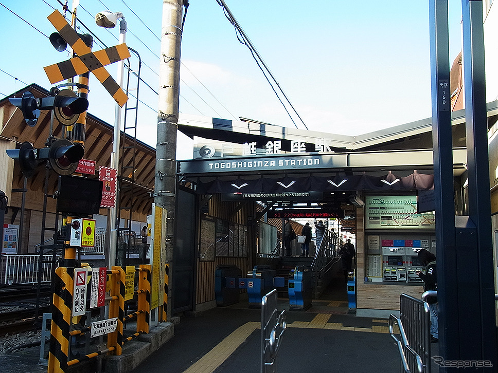 木材を積極的に使い改装した戸越銀座駅