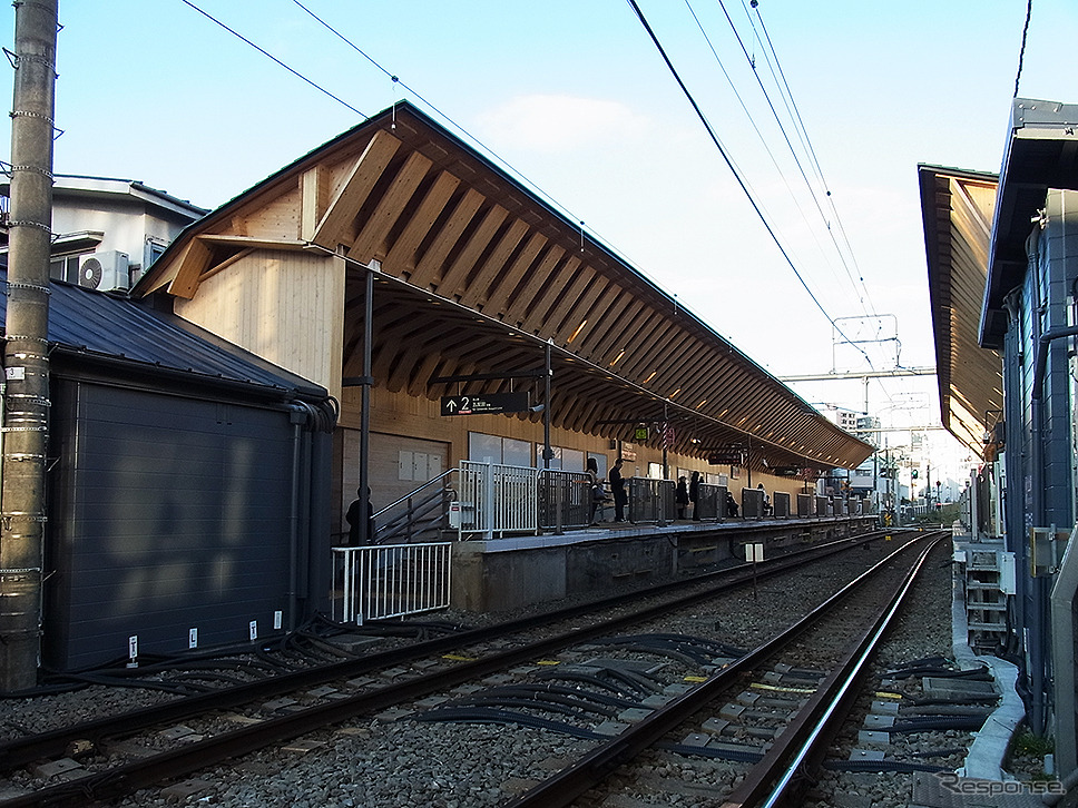 木材を積極的に使い改装した戸越銀座駅