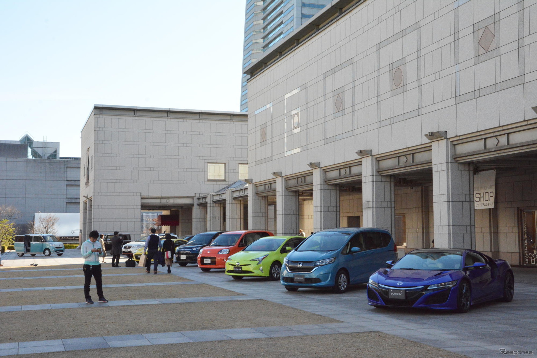 エントリー車両は横浜美術館の前に並べられ、最終審査がおこなわれた