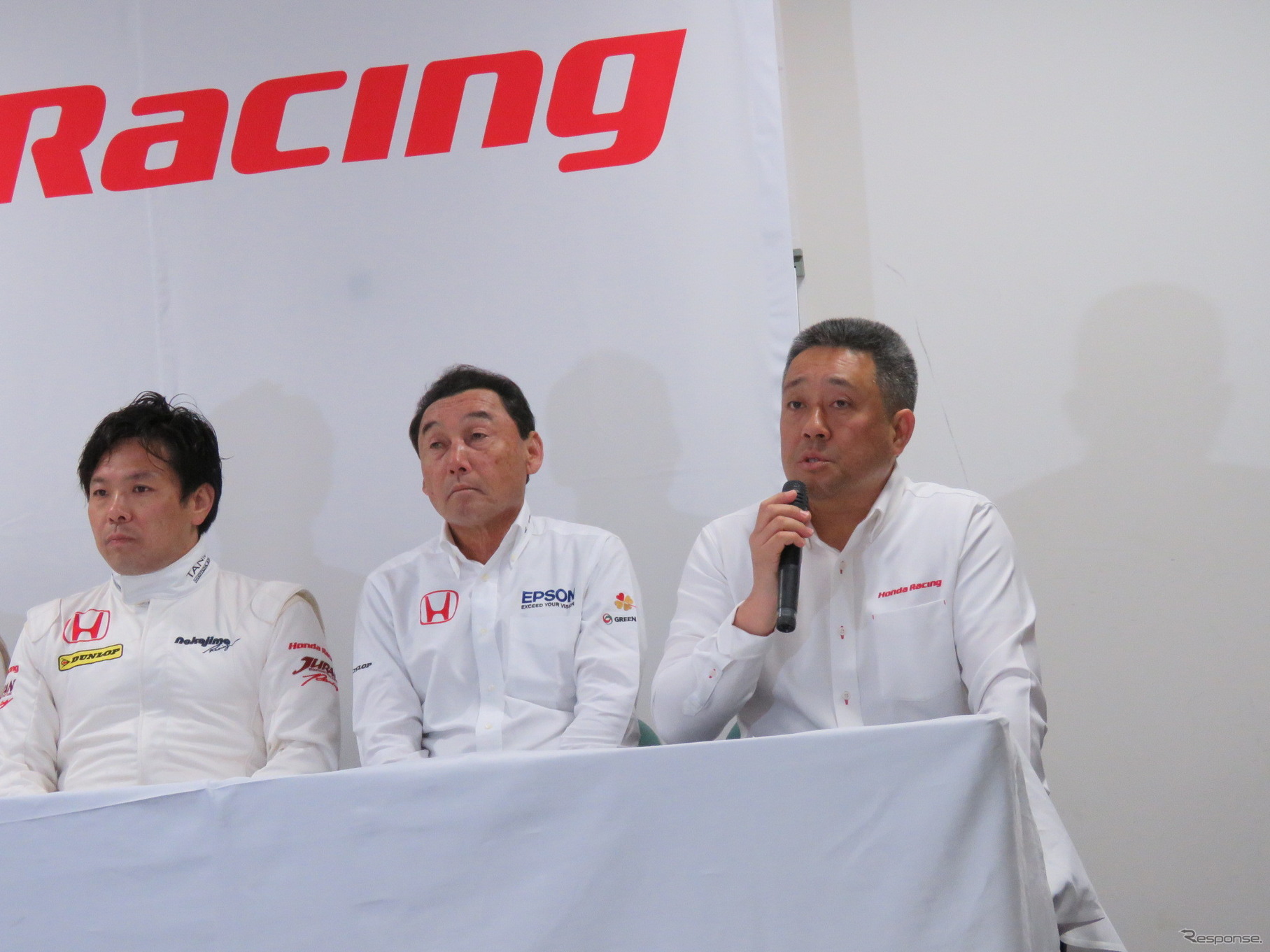 ホンダの山本モータースポーツ部長（右端）。