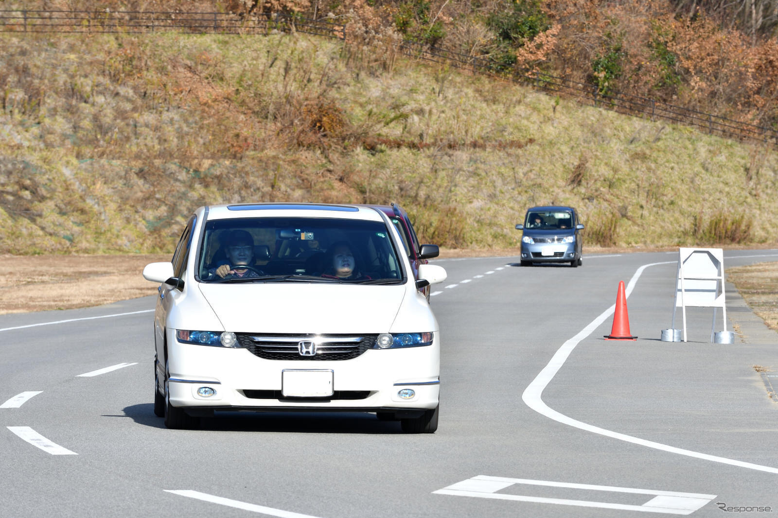 まずはオーナー自身の車でコースを走行