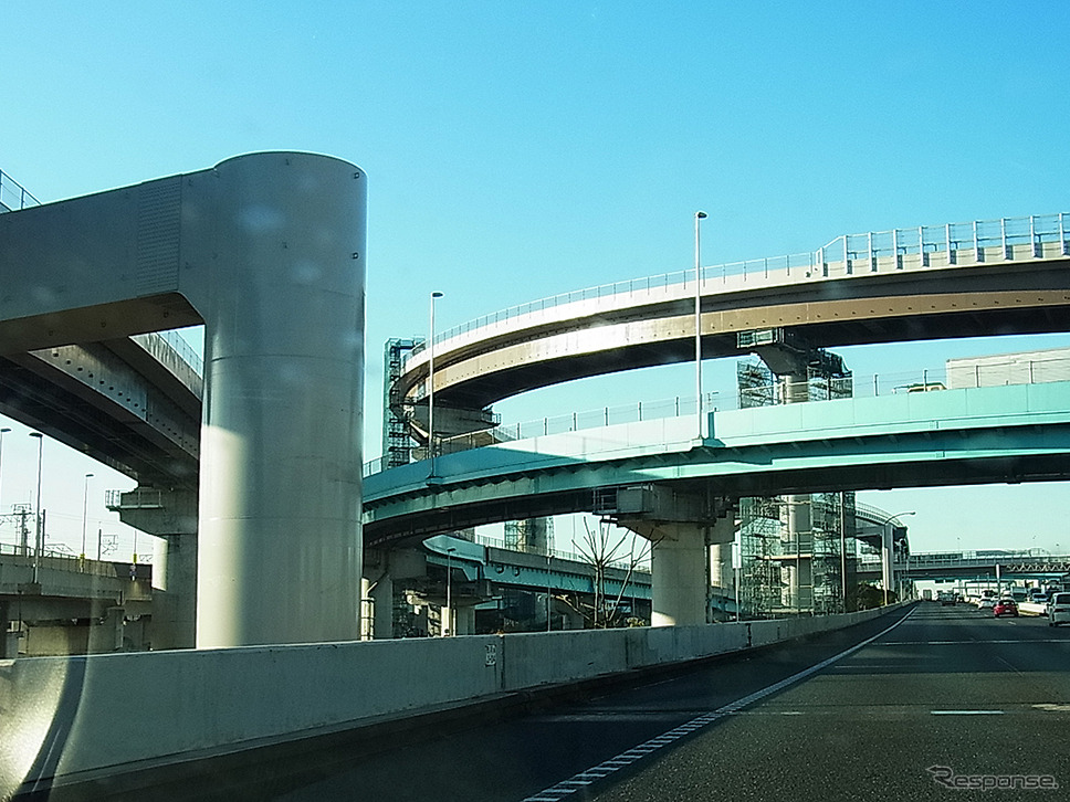 東関道上から見えた高谷ジャンクション（仮称）