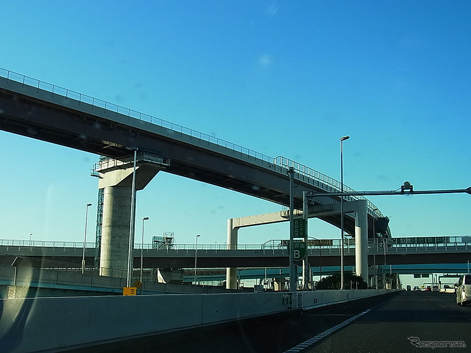 東関道上から見えた高谷ジャンクション（仮称）