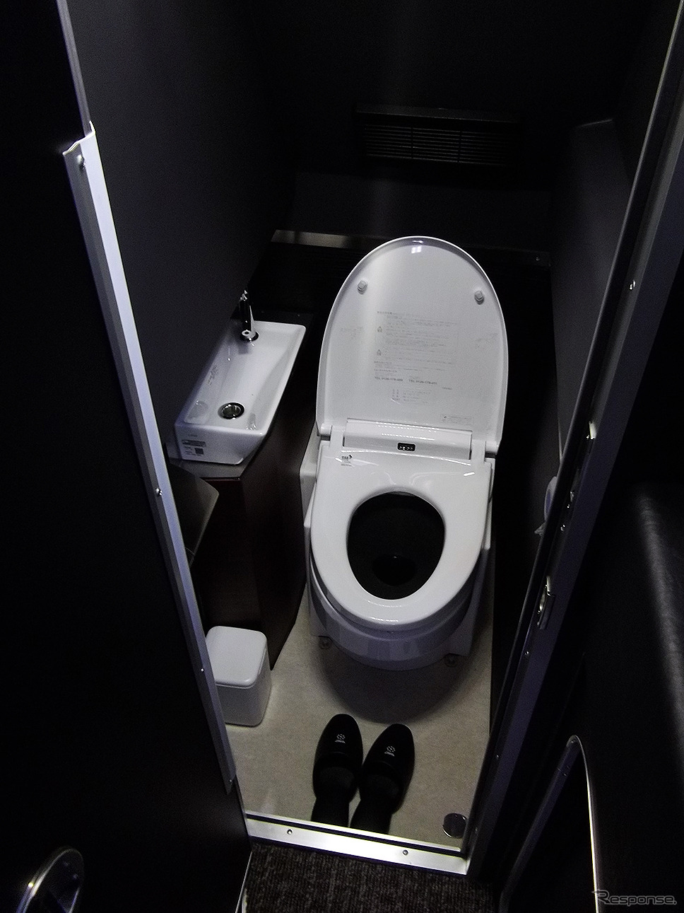 ドリームスリーバー東京大阪号の温水洗浄機能付きトイレ