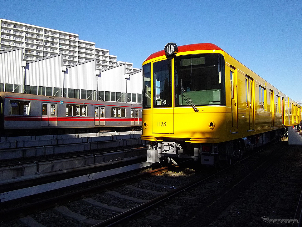 レトロデザインの銀座線1000系