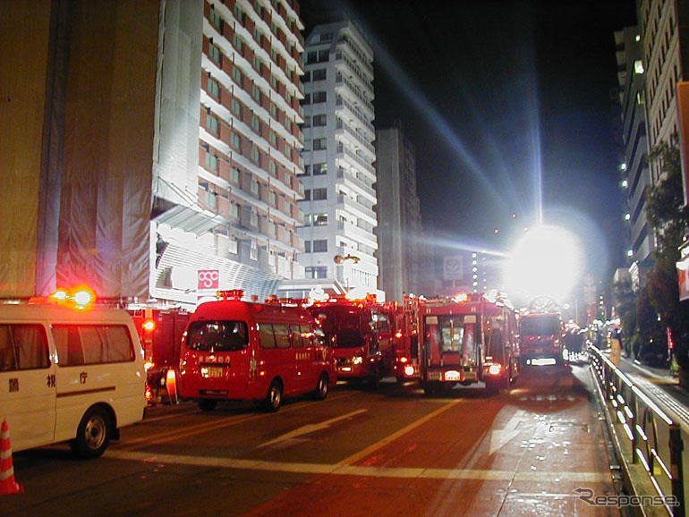 火災で東京都心環状線を封鎖12時間