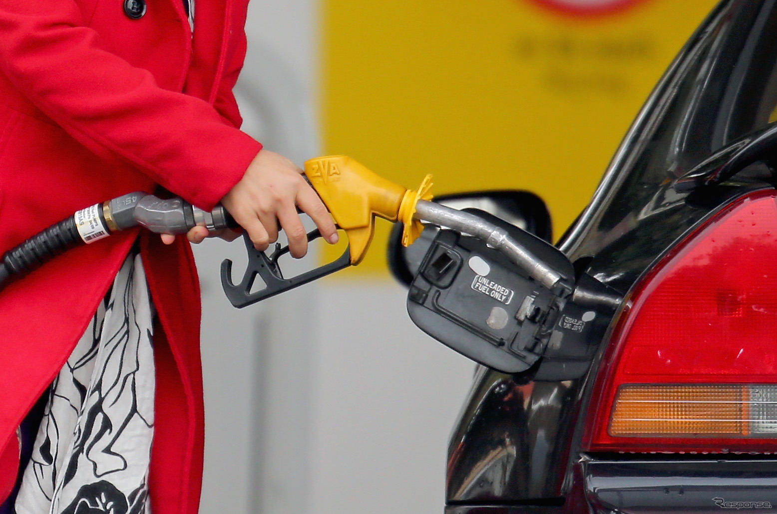 ガソリン給油（参考画像）　(c) Getty Images