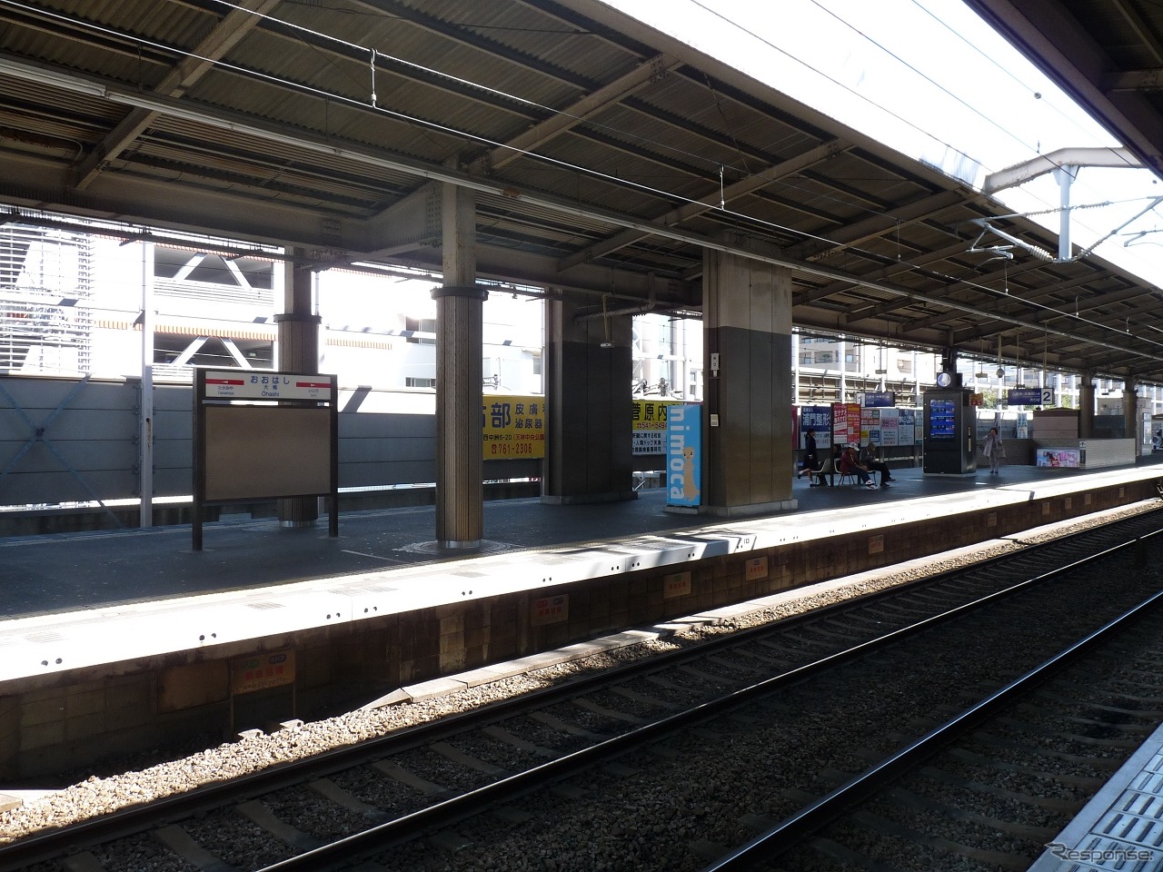 大橋駅のホーム。現在は普通列車と急行が停車している。
