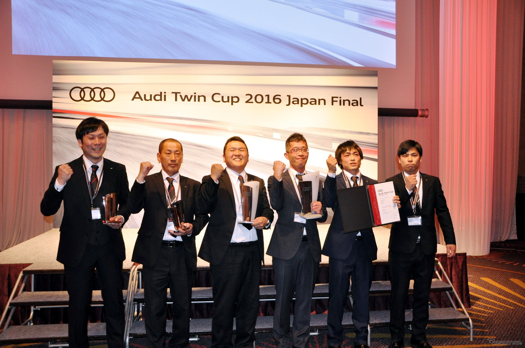 世界大会に出場するメンバー。優勝への意気込みを力強く語った