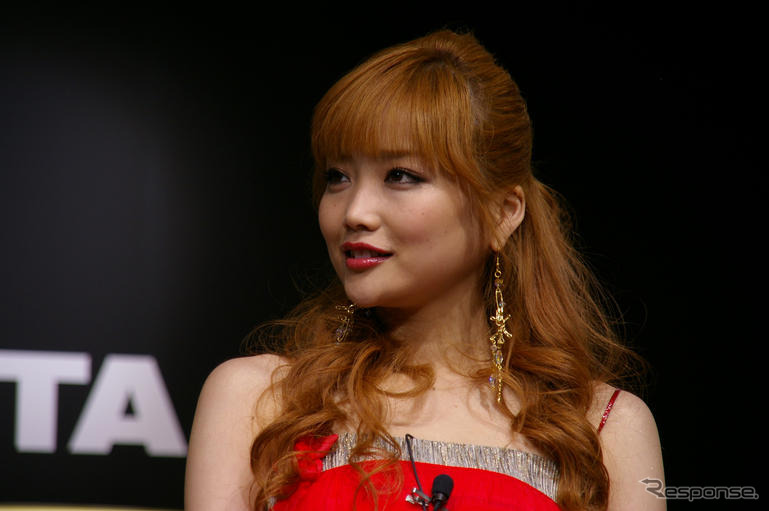 【写真蔵】ジローラモ&サトエリ…艶やかテクニック講座