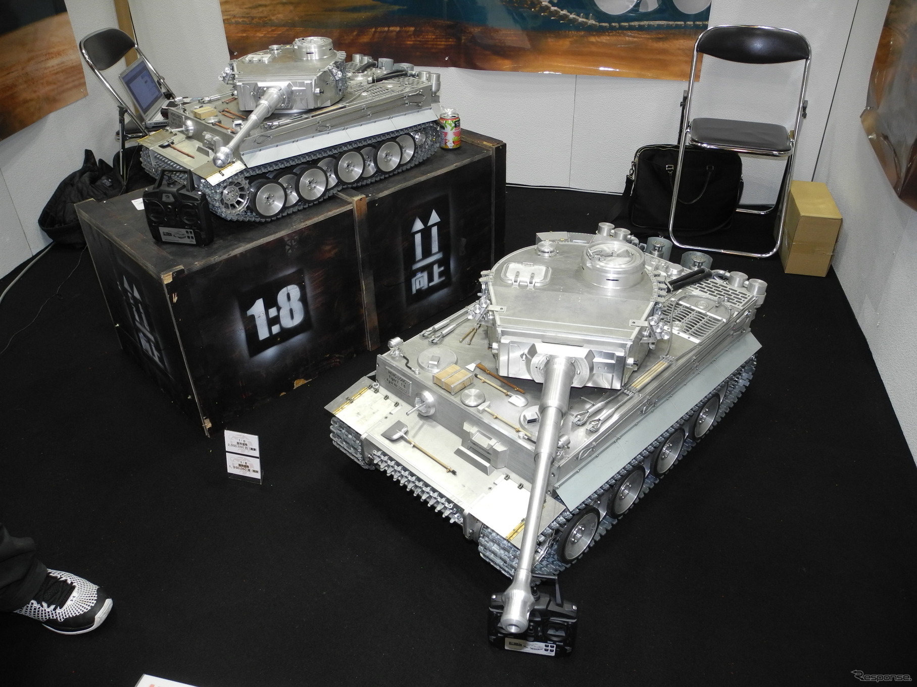 1/6スケール（手前）と1/8スケールのラジコン戦車
