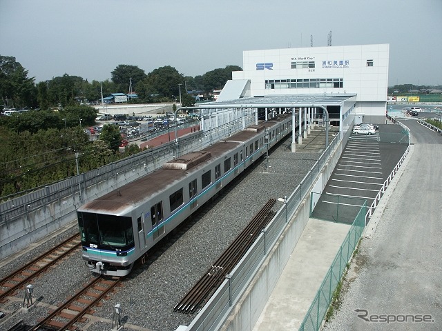 埼玉高速鉄道線の浦和美園駅。通常は使用していない臨時ホームを「酒場」にする。