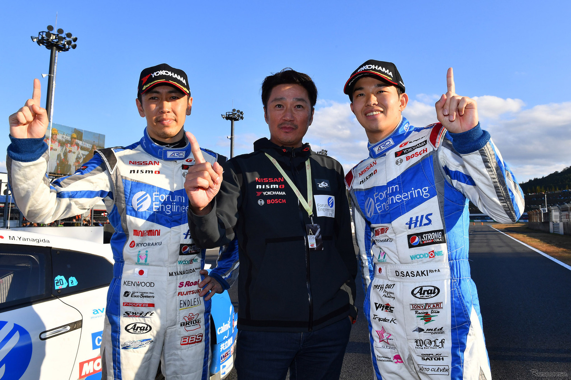 2016年、KONDO Racingは2勝を挙げた（右から佐々木大樹、近藤監督、柳田真孝。柳田は今季GT300にアウディで参戦、GT3仕様GT-Rエボ車の開発にも取り組む）。