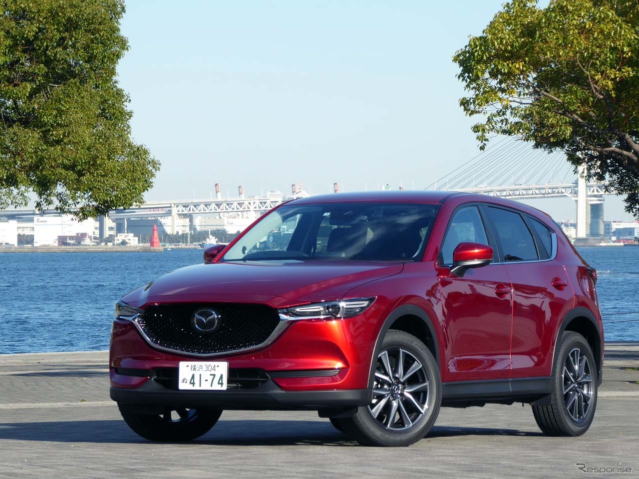 新色の「ソウルレッドクリスタルメタリック」に身を纏った2代目「CX-5」。グレードは2.2LディーゼルターボはXDプロアクティブ2WD