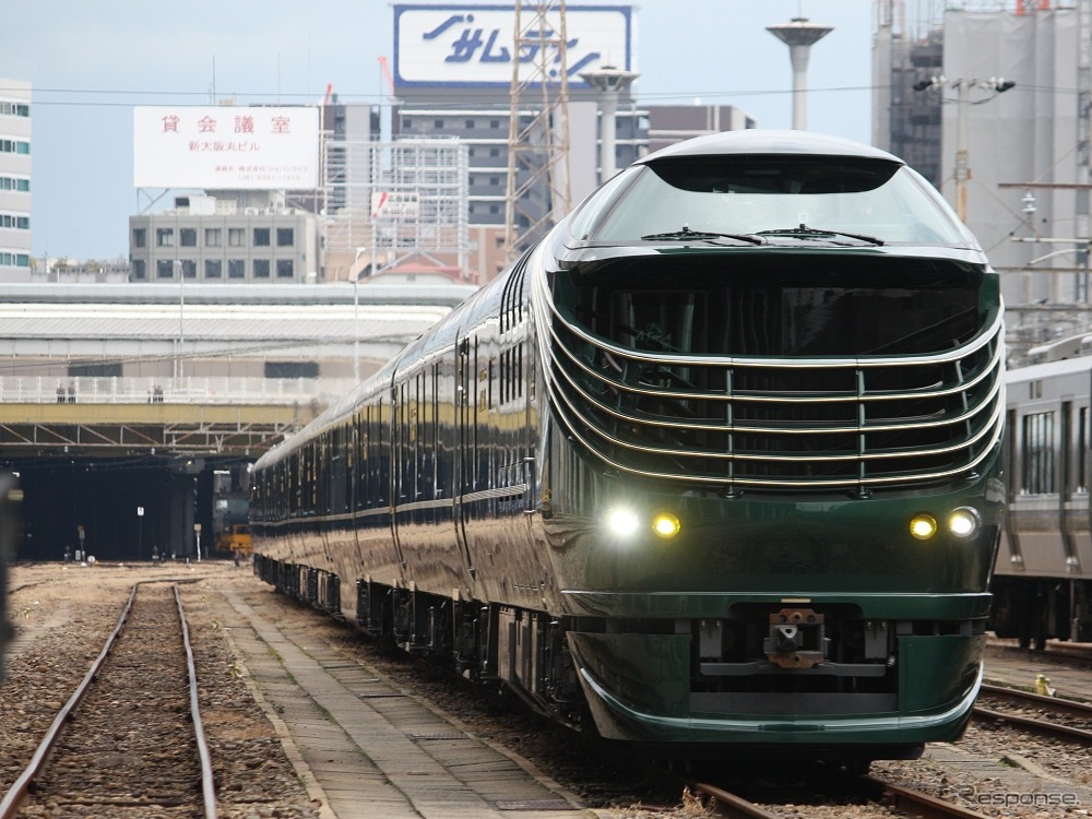 87系編成（先頭は10号車）。走行中に先頭となる展望車の展望デッキは閉鎖される。