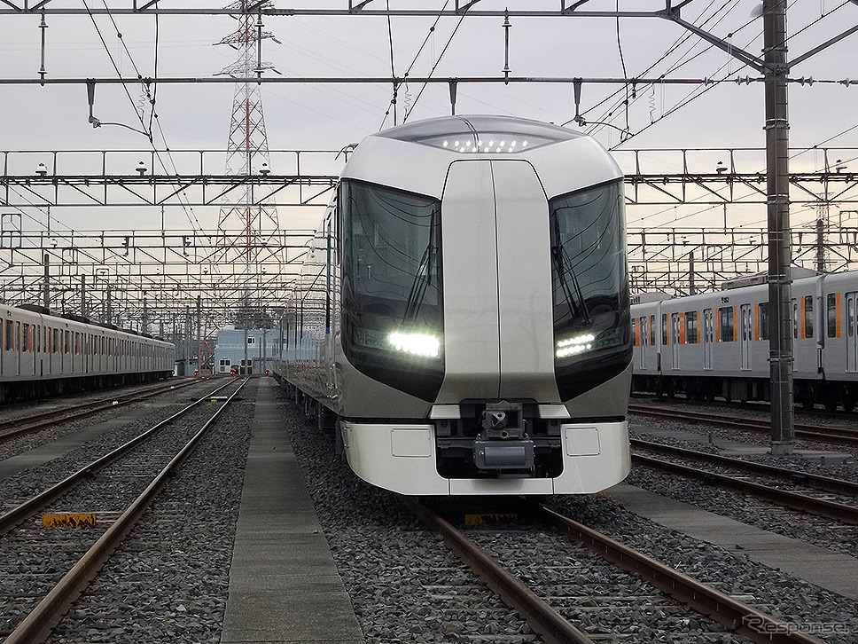 東武は新型特急電車「リバティ」（写真）の導入による特急の増発で快速・区間快速を廃止するとしている。