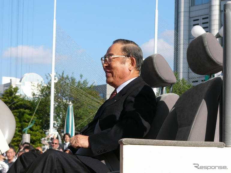「新幹線でシートベルト探す」自工会 張会長