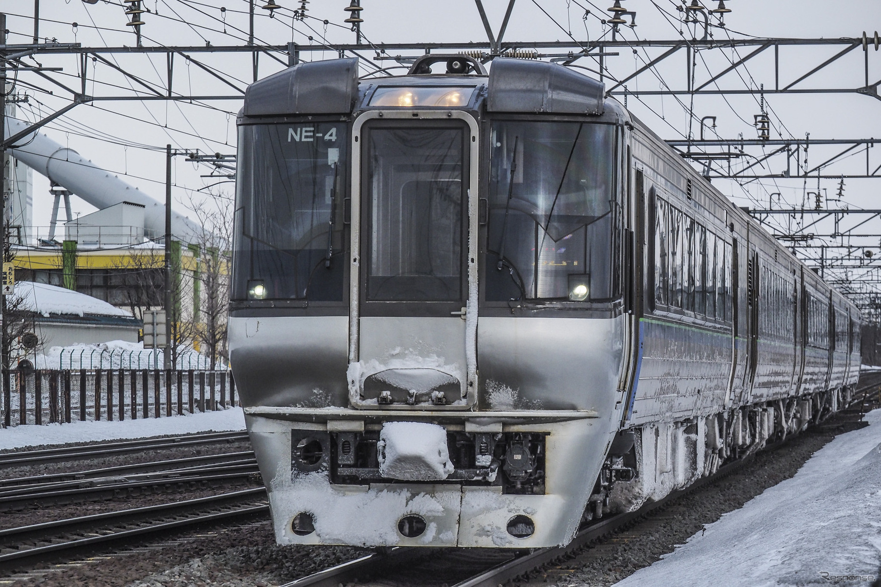 苗穂駅構内に進入する3月3日の『スーパーカムイ24号』。785系はこの日を最後に札幌～旭川間の電車特急から撤退した。