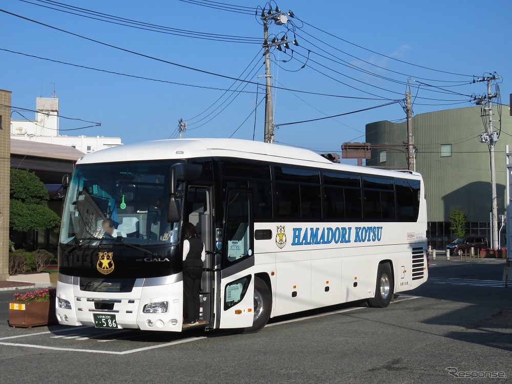 原ノ町駅で発車を待つ上り竜田行きの常磐線代行バス。4月1日の浪江～小高間再開に伴い、原ノ町発の上りバスは全て浪江発に変わる。