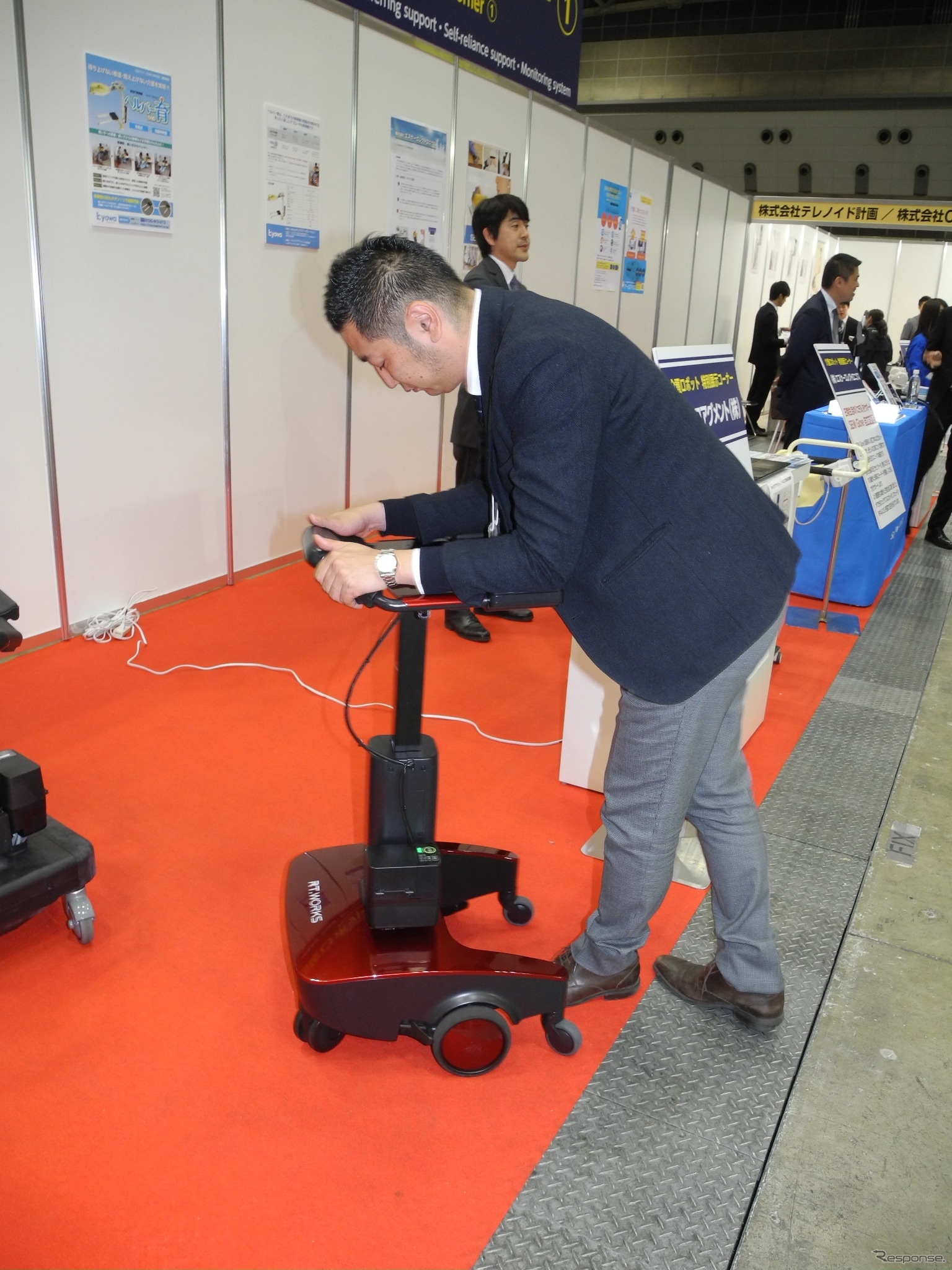 RT.ワークスが披露した「屋内型ロボットウォーカー」