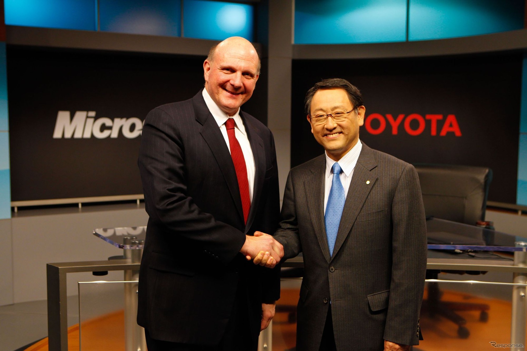 2011年に提携したマイクロソフトとトヨタ
