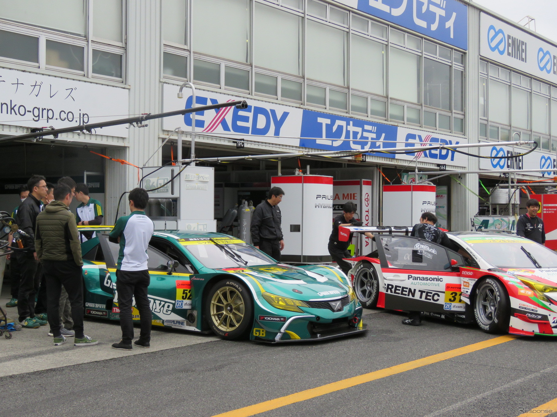マークX MC（左）もGT300クラスのニューカマー。