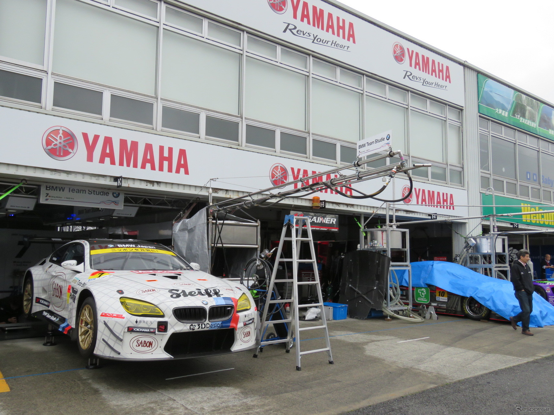 GT300クラスでは多くの車種が争う。