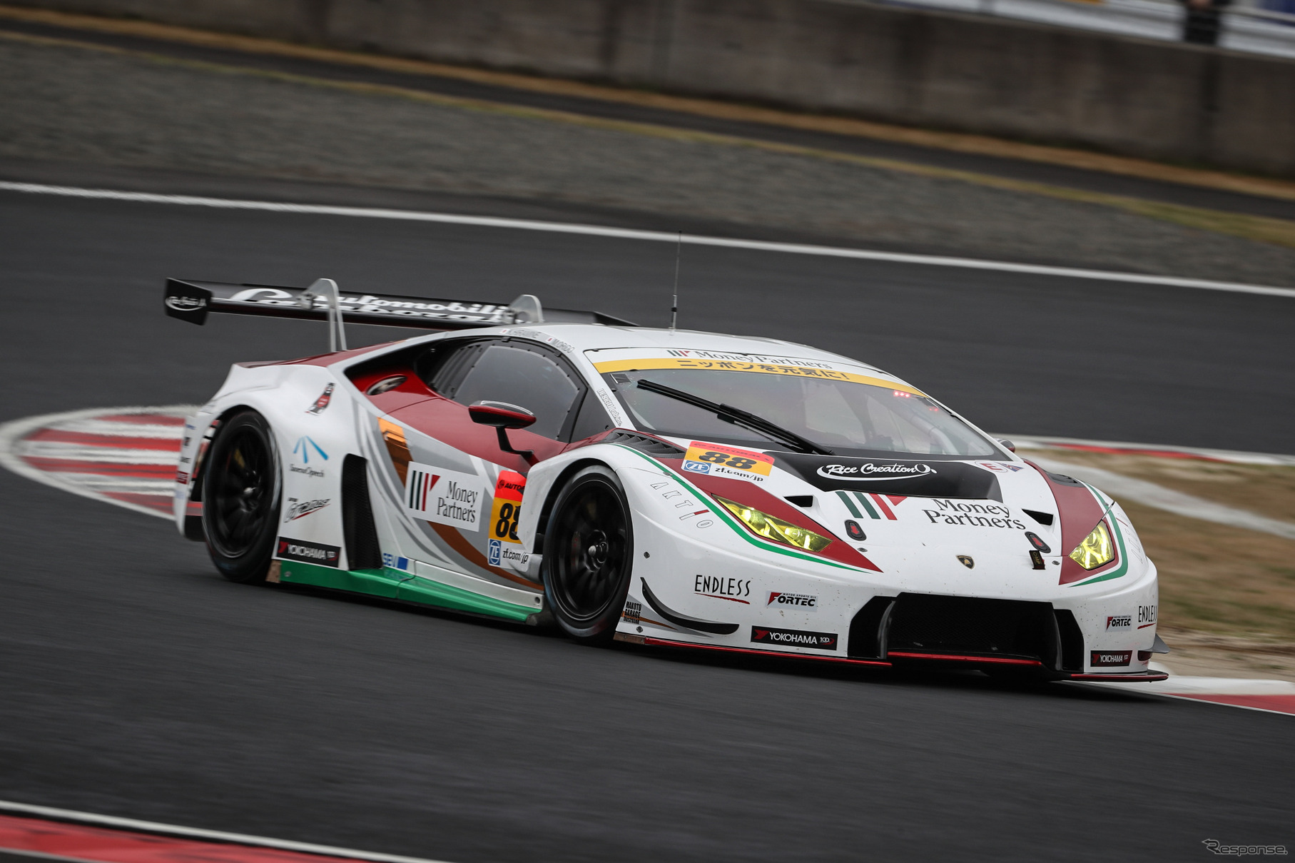 GT300クラス予選5位の#88 ウラカン。