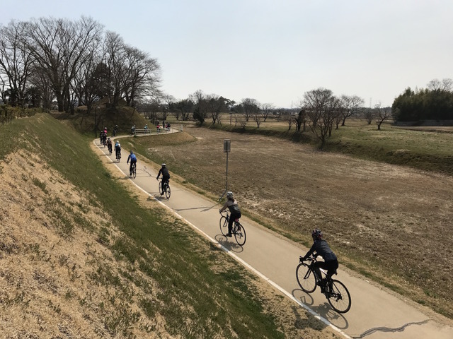 観光バスに自転車を積んで郊外まで走りに行くサイクリングバスツアー