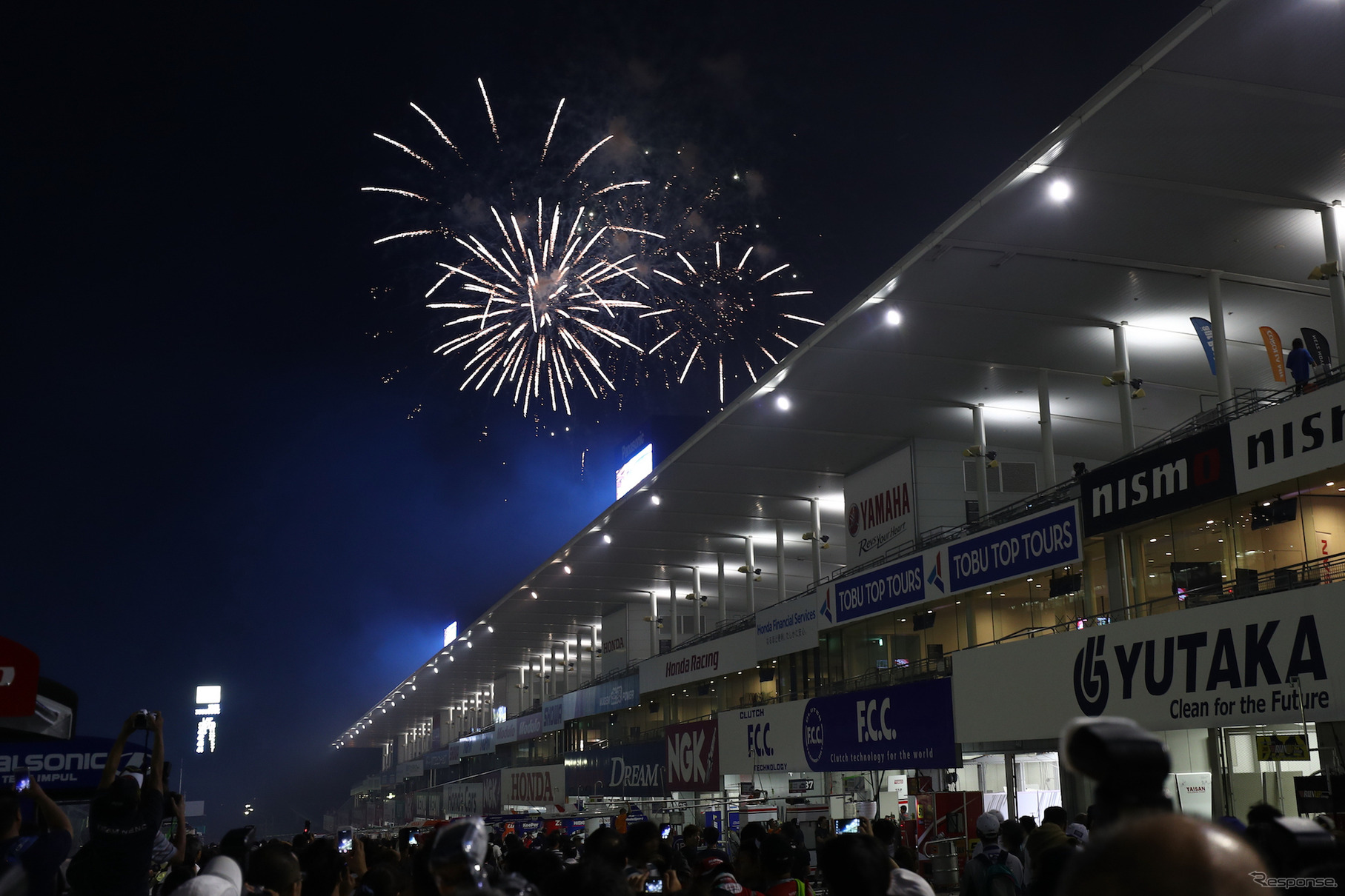 鈴鹿1000km恒例の花火でフィナーレ（昨年の模様）