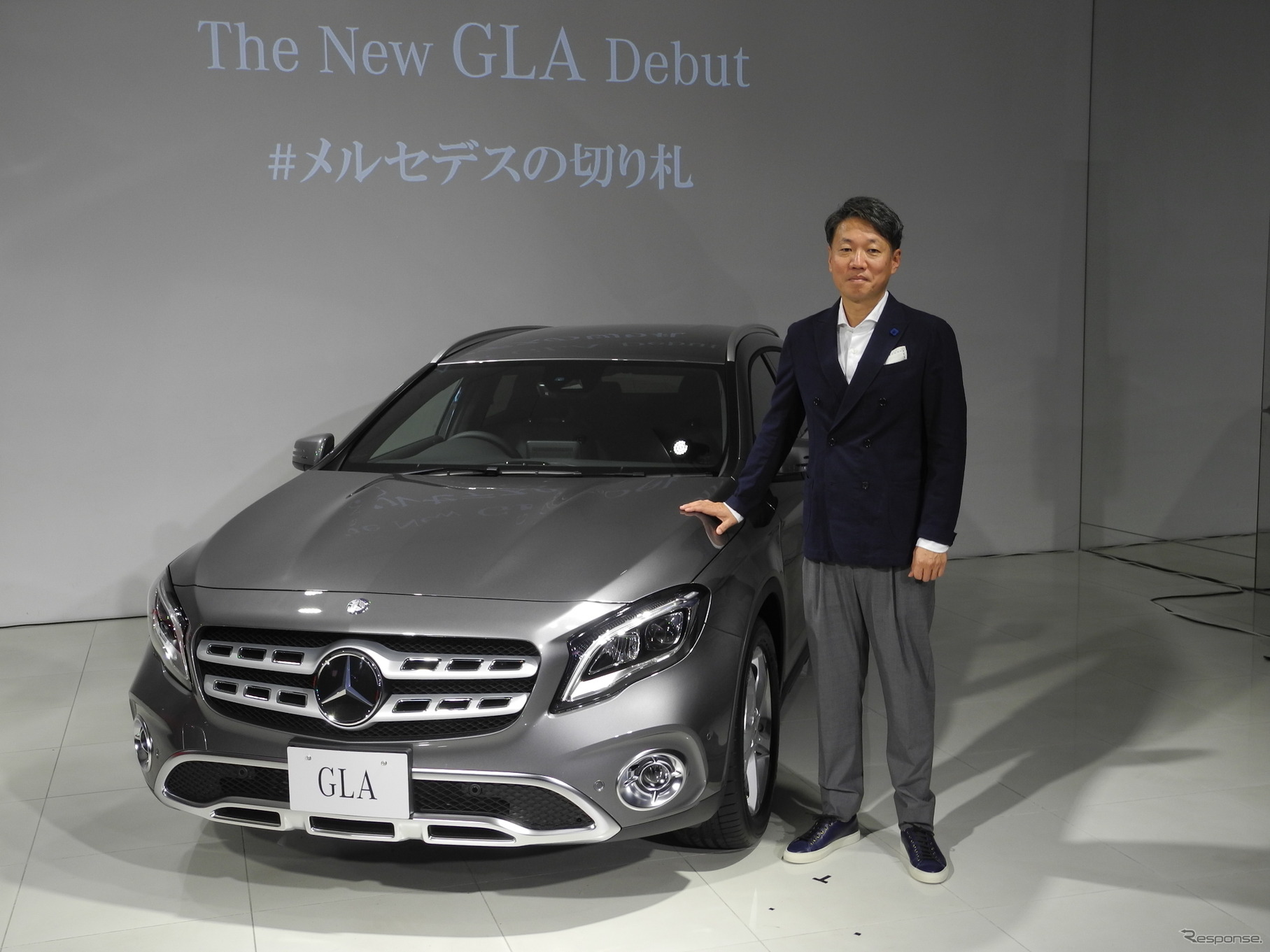 メルセデス・ベンツ日本の上野金太郎社長と新型『GLA』
