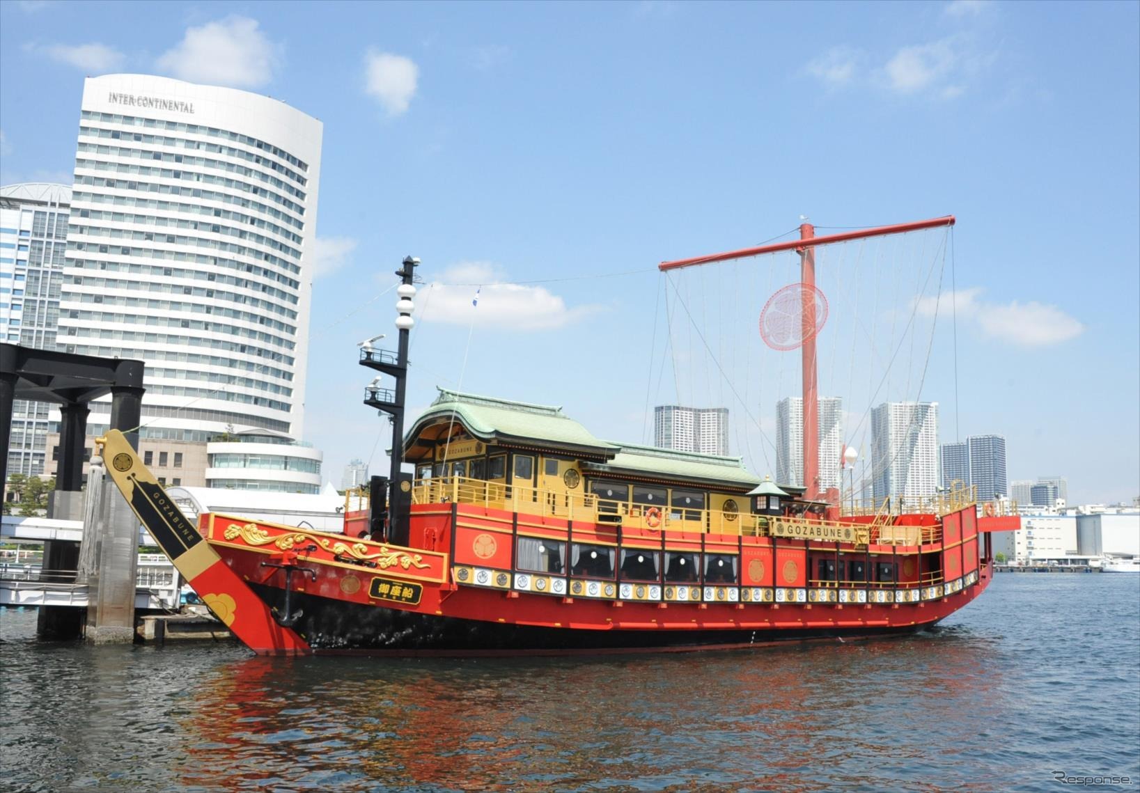 かつて江戸大名の乗った豪華船である御座船を模した「安宅丸」で「大名庭園の遺産登録を働きかける」