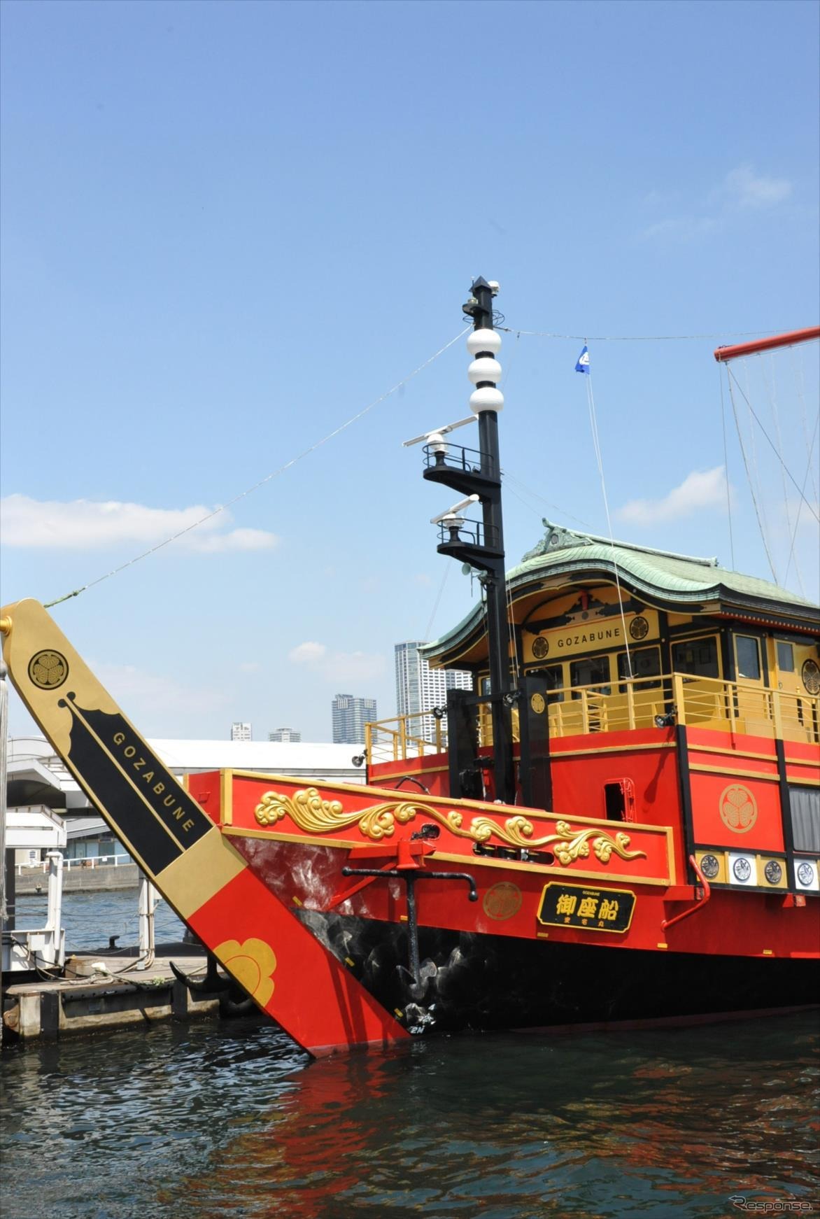 かつて江戸大名の乗った豪華船である御座船を模した「安宅丸」で「大名庭園の遺産登録を働きかける」