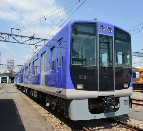 リニューアルされた阪神5500系の第5501編成。5月2日から営業運用に入る。