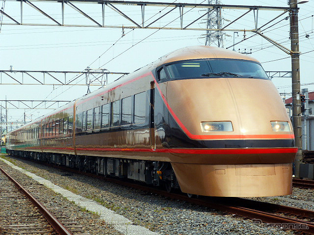 東武鉄道はこのほど策定した中期経営計画で「フラッグシップ特急」の導入と「地下鉄直通特急」の検討を盛り込んだ。写真は特急スペーシアで使われている100系。