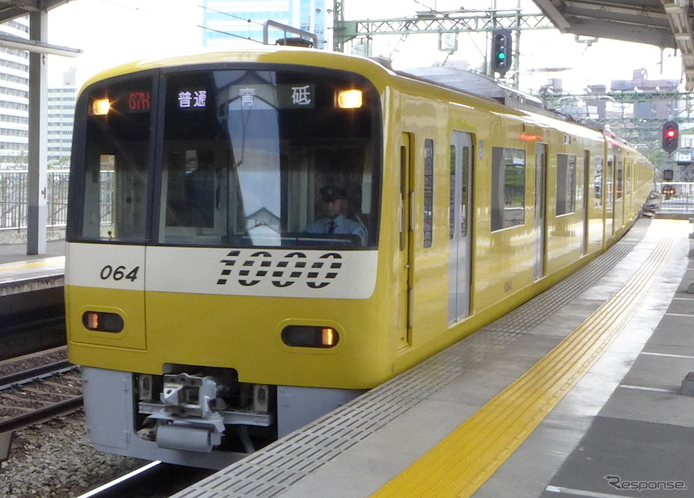 塗装更新前の「KEIKYU YELLOW HAPPY TRAIN」。ドアの部分はシルバーだった。