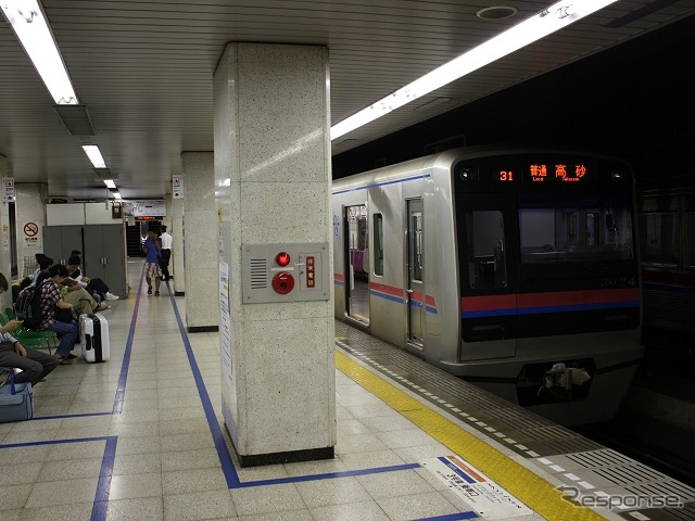 京成上野駅の地下ホーム。JRの上野駅からは少し離れた場所にある。