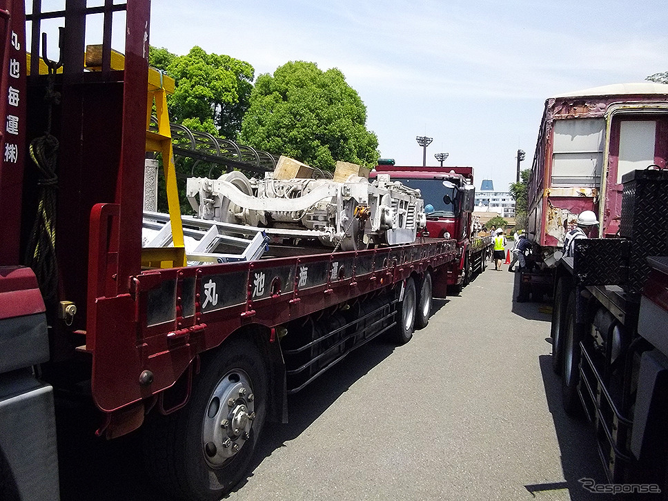 川口市のデハ230形236がトレーラーに載せられ、里帰り準備完了（5月22日午前中）