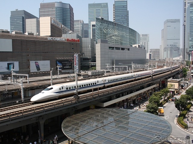 700T形は東海道・山陽新幹線の700系をベースに開発された。