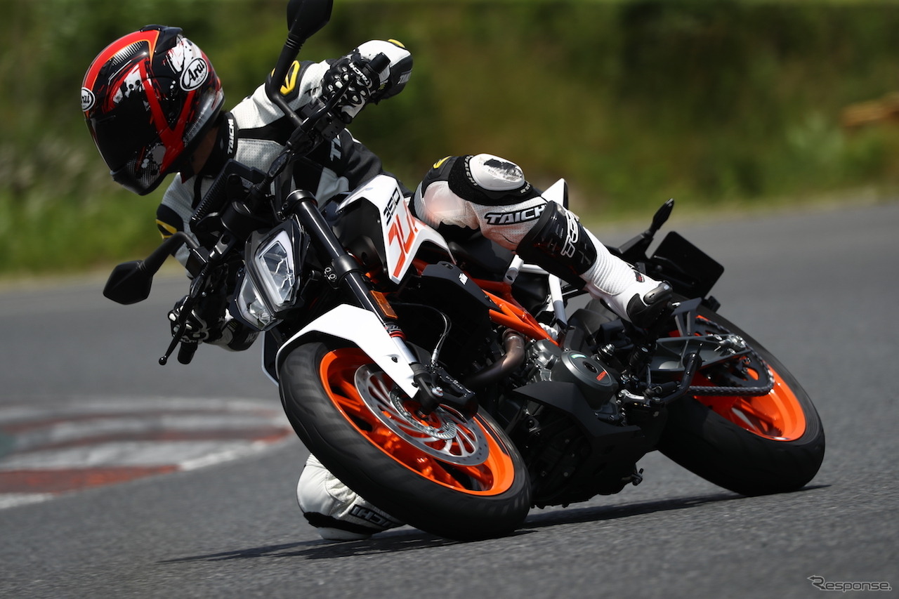 フルモデルチェンジした2017年式 KTM 390デューク