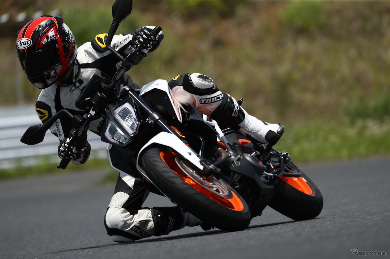 フルモデルチェンジした2017年式 KTM 390デューク