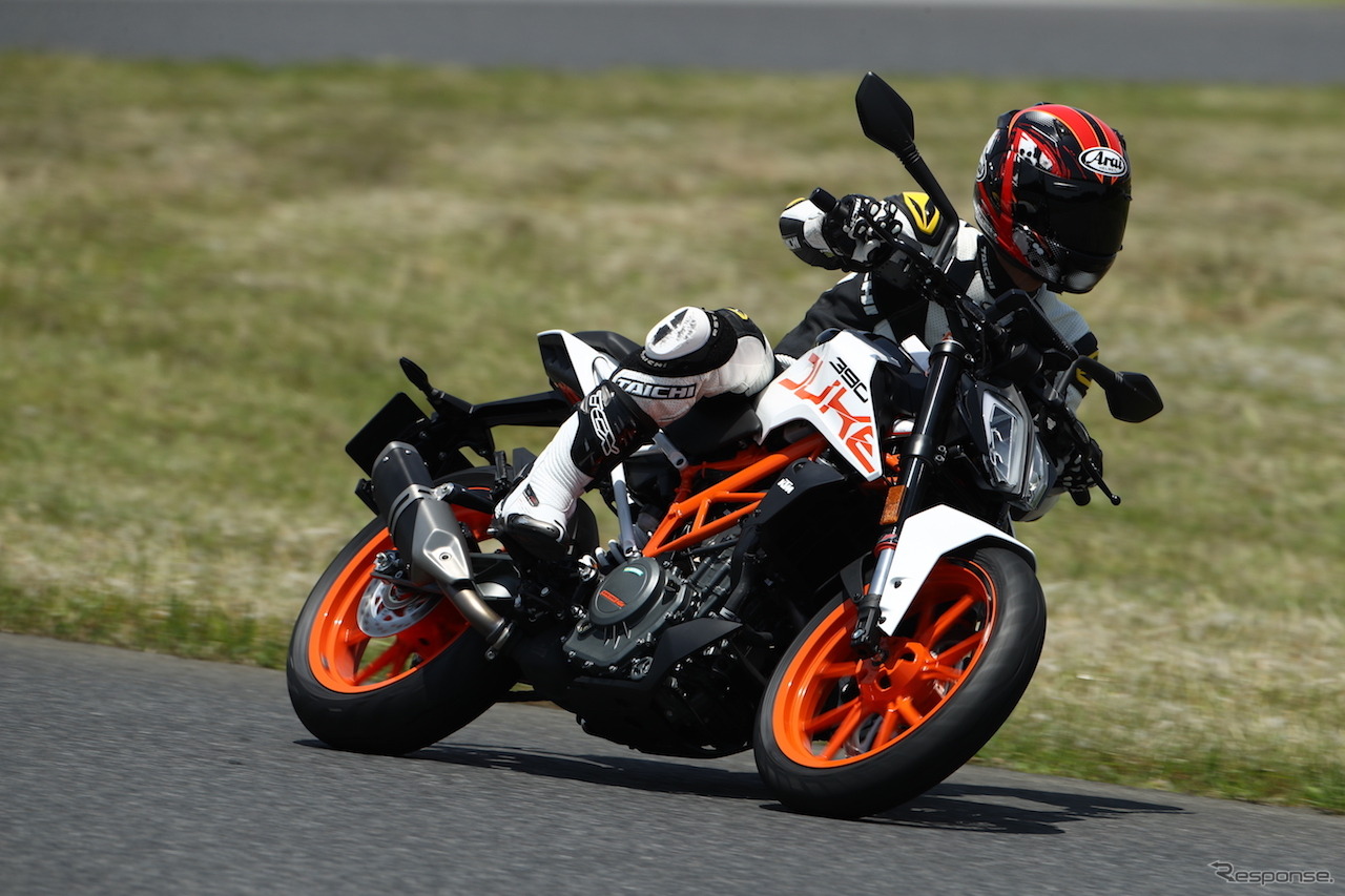 フルモデルチェンジした2017年式 KTM 390デューク