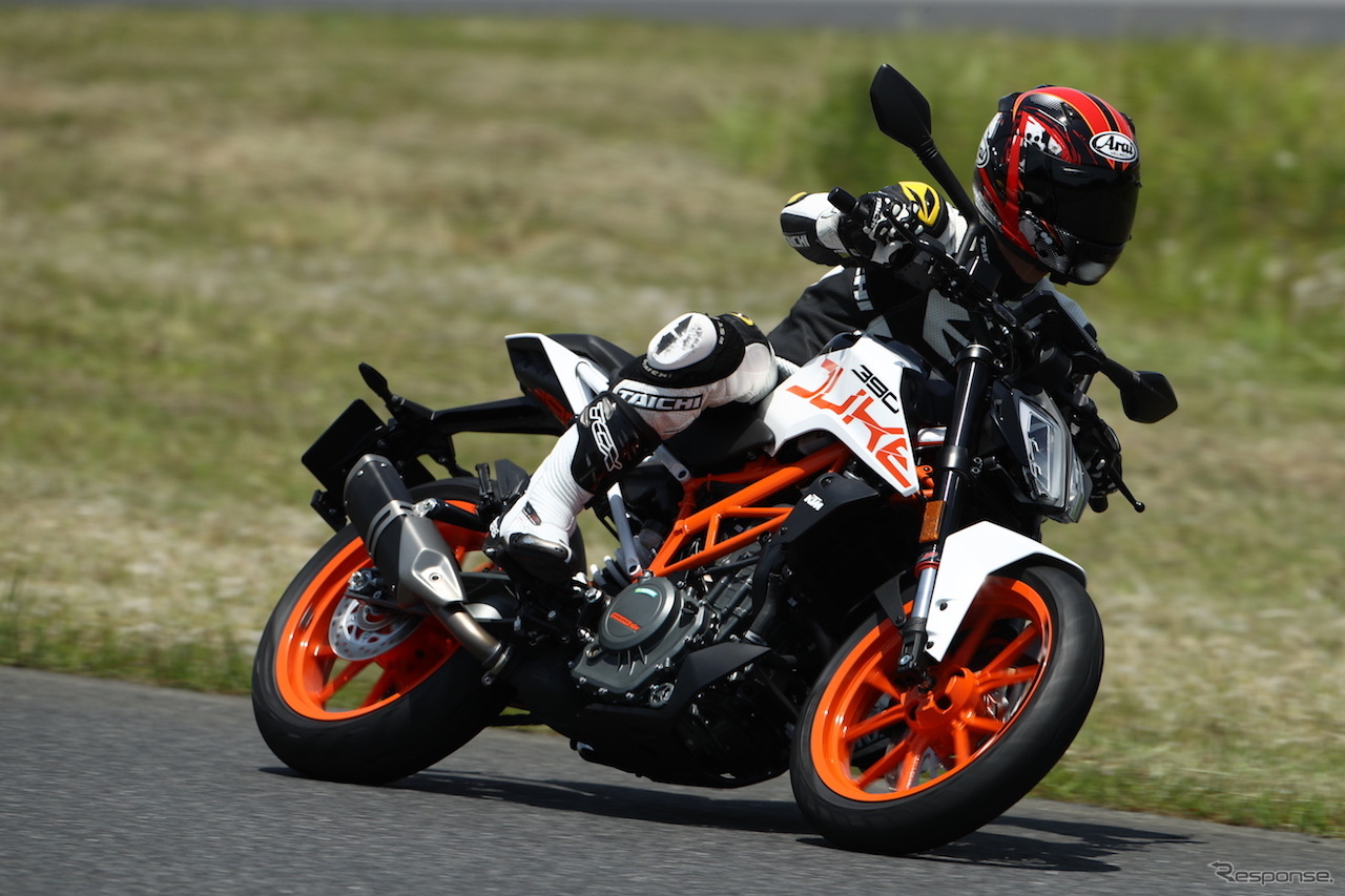 フルモデルチェンジした2017年式 KTM 390デューク