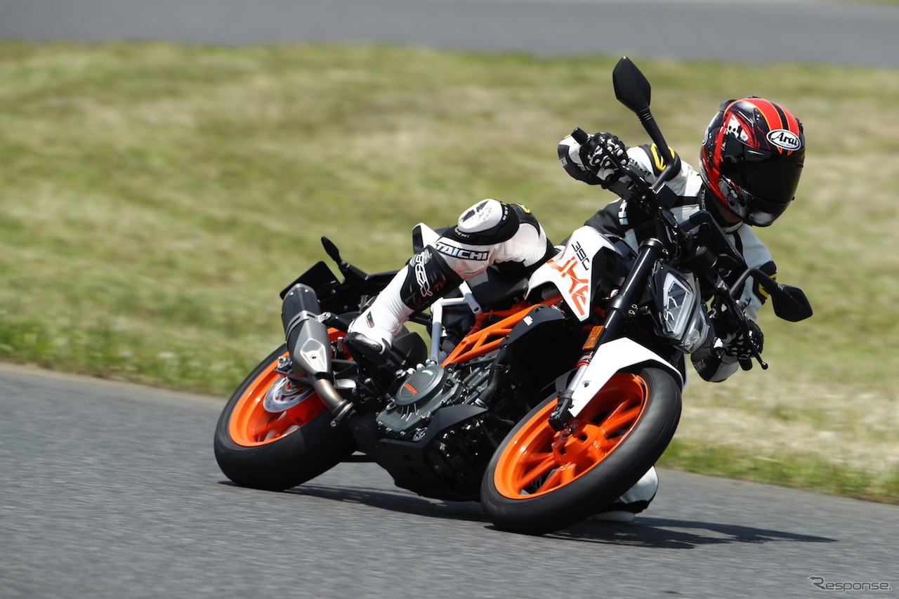 フルモデルチェンジした2017年式 KTM 390デューク