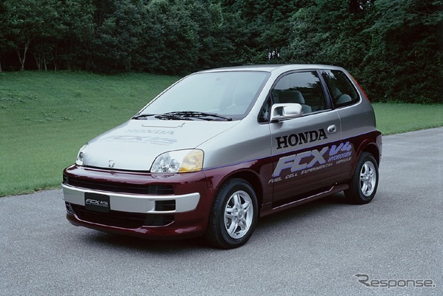 ホンダが第4世代の燃料電池車『FCX-V4』発表、距離がグーンと