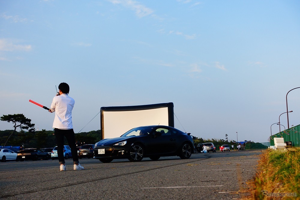 ドライブは映画を見るためのプロローグ（フィガロドライブイン・シアター開催）