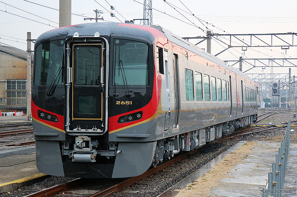 JR四国の2600系。8月11日のツアーが初の営業運転になる。