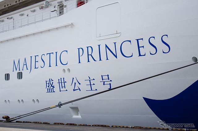 中国・上海を母港とし、同地をベースとしたツアーを行なう。中国市場向けにカスタマイズされており、船名も中国語が併記される。