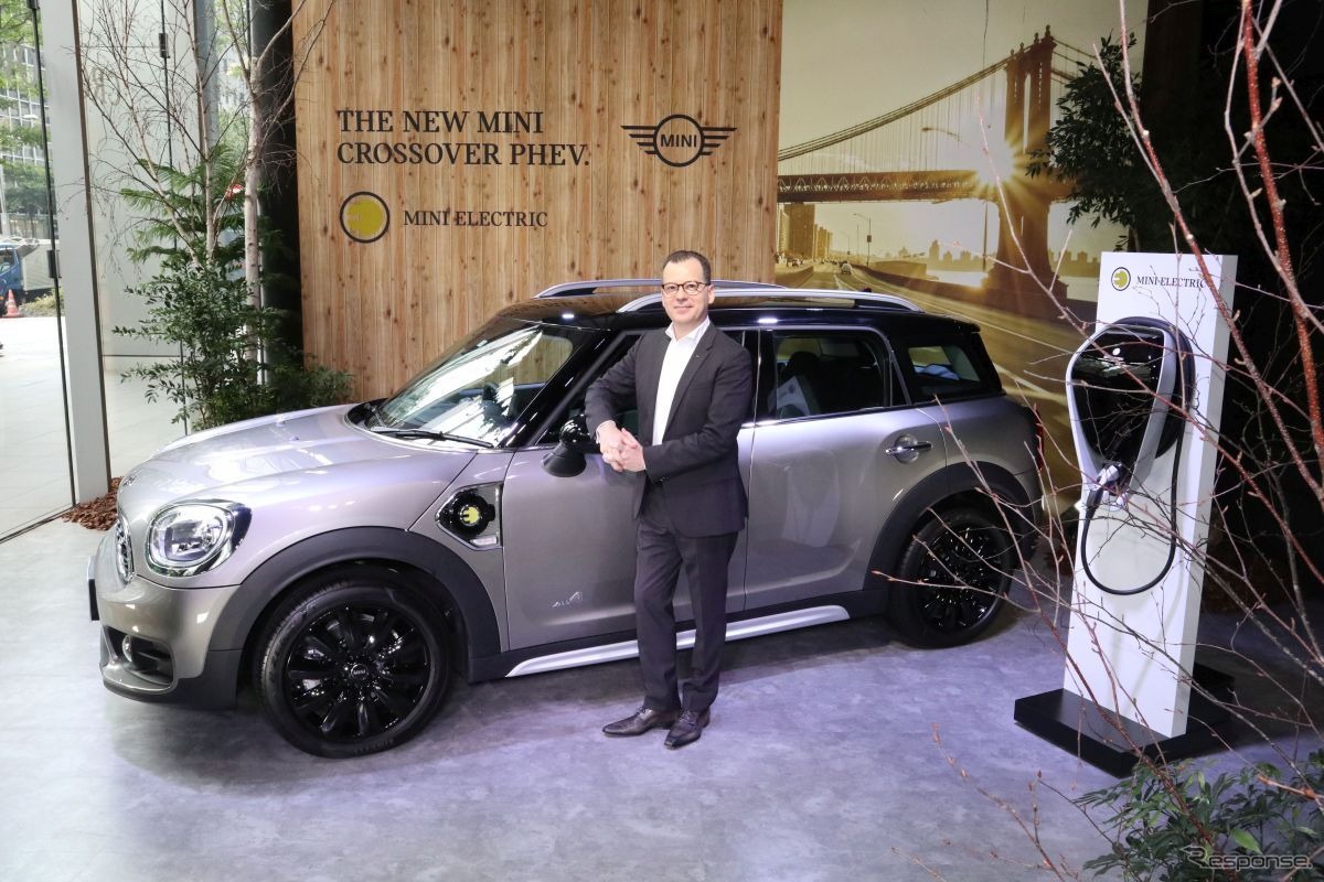 MINI Cooper SE Crossover ALL4発表会